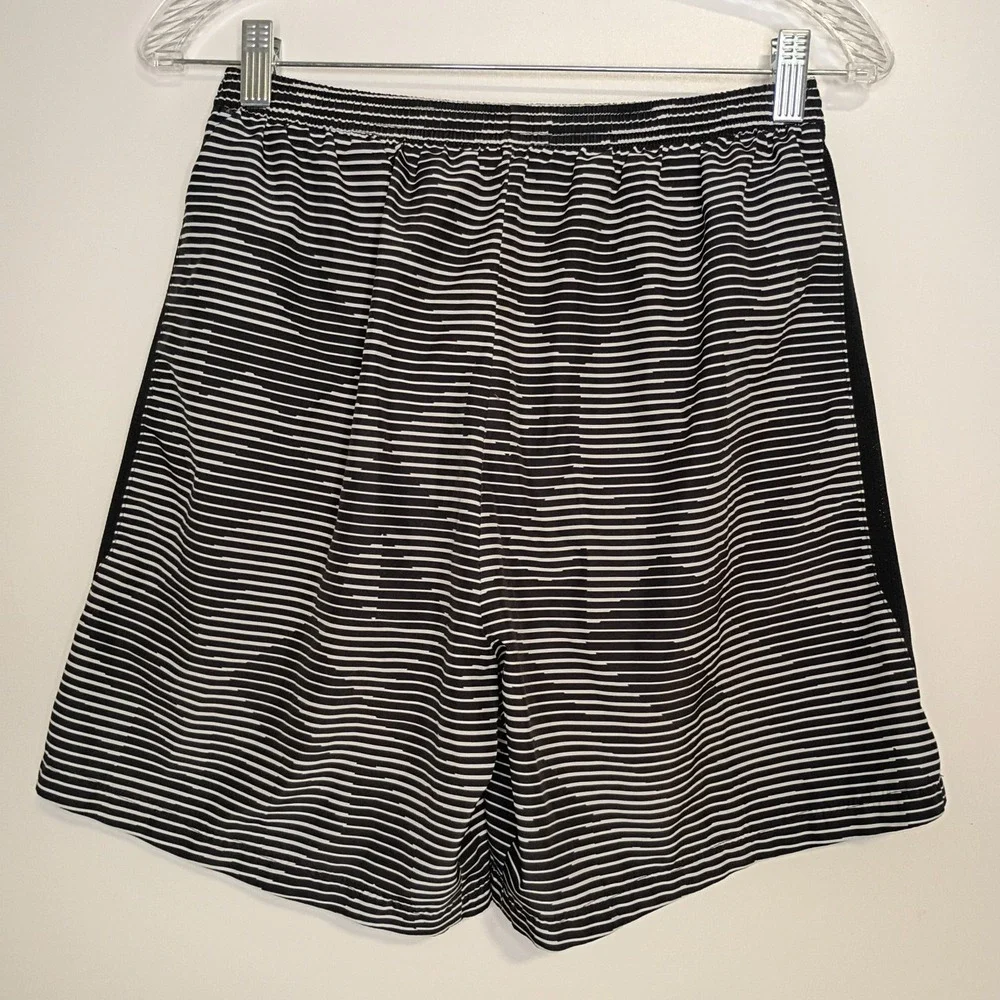 Nike Dry Element Running Challenger Shorts Mens Medium Black White Striped Brief